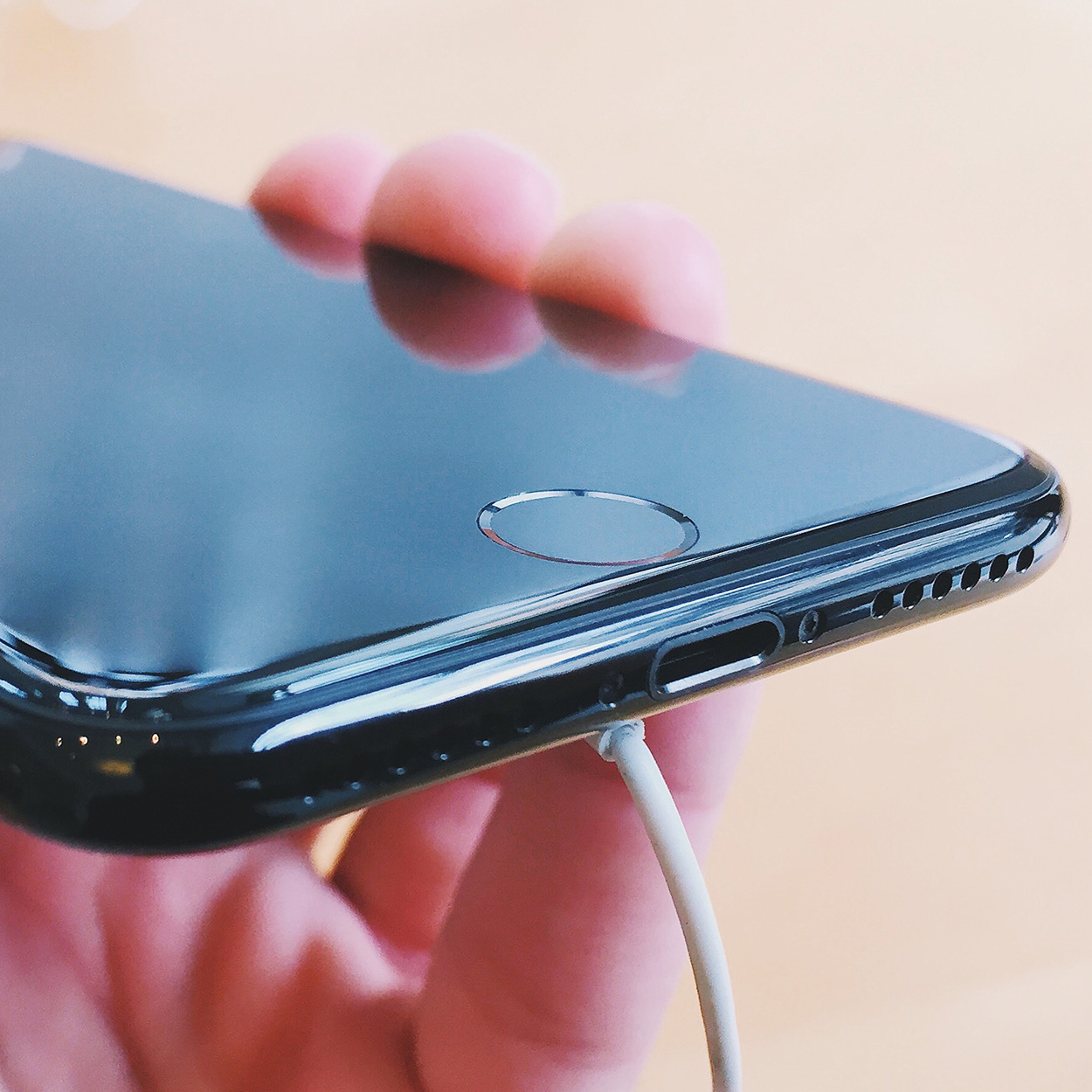 iPhone 7 - Jet-Black - Homebutton - Headphoneport